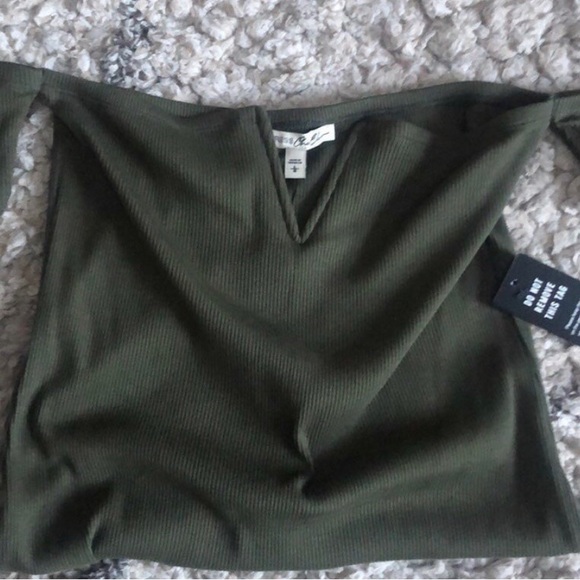 EXPRESS V-wire bust, ribbed bodysuit on or off shoulder, snap closure NEW tags - Picture 8 of 13